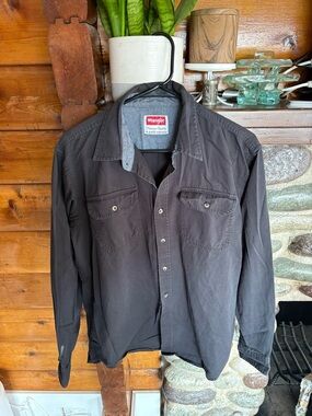 Wrangler Men's Black/Dark Charcoal Denim Western Snap Front Shirt - Medium